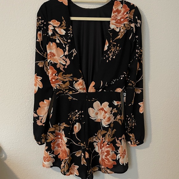 Like NEW Ali + Jay Romper 🧡 - Picture 3 of 6